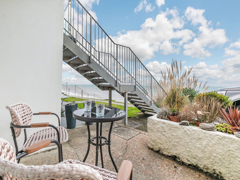 Sitting-out-area | 17 Mount Brioni - Mount Brioni, Seaton
