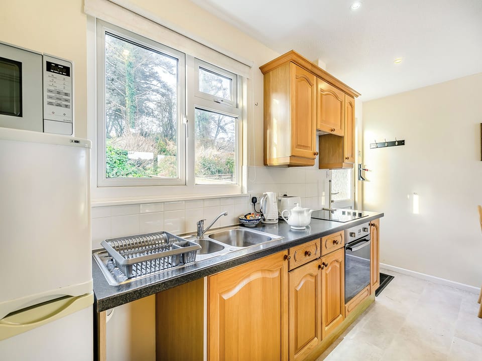 Kitchen area | 14 Mount Brioni - Mount Brioni, Seaton