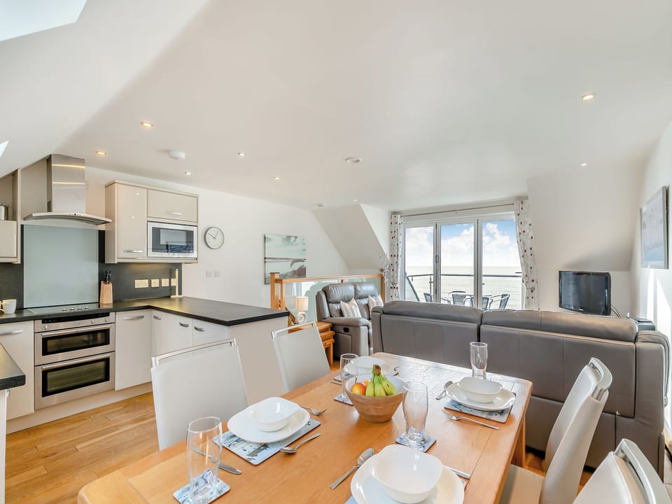 Open plan living space | 18 Mount Brioni - Mount Brioni, Seaton