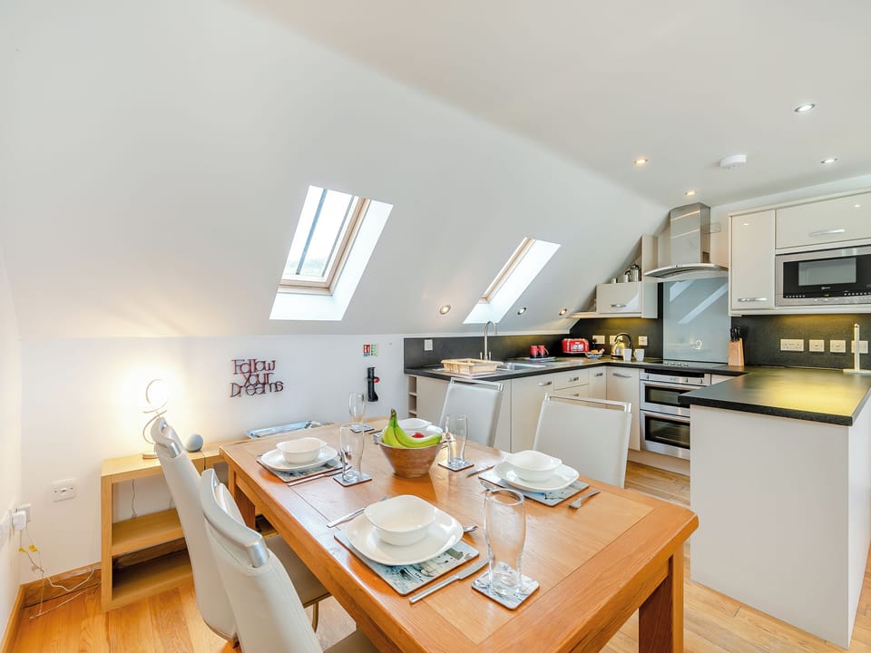 Kitchen/diner | 18 Mount Brioni - Mount Brioni, Seaton