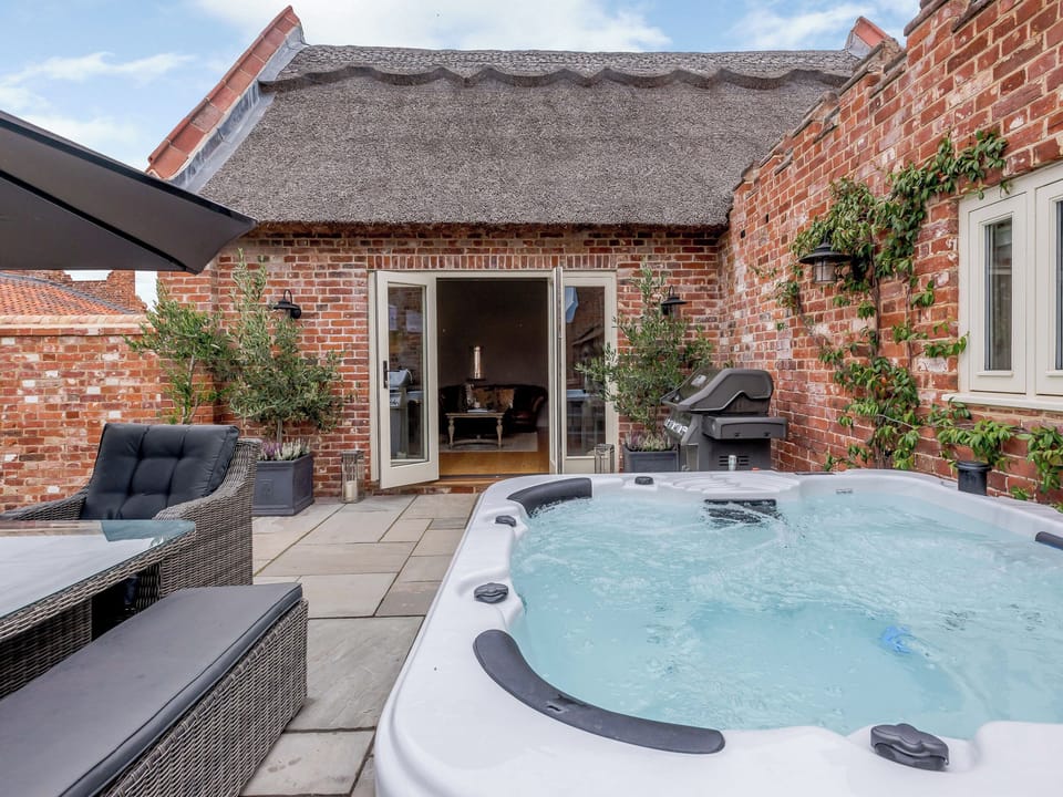 Relaxing hot tub on the patio | Deer View Cottage - Salhouse Hall, Salhouse, near Norwich