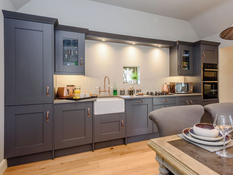 Comprehensively equipped kitchen | Deer View Cottage - Salhouse Hall, Salhouse, near Norwich