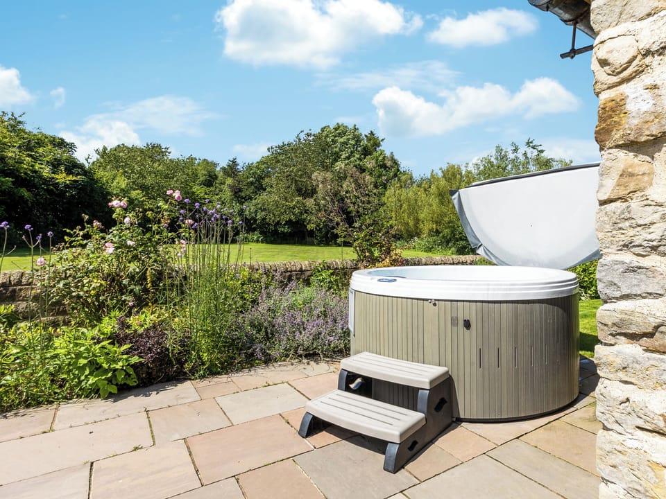 Relaxing hot tub | Walnut Cottage, Harwood Dale, near Scarborough