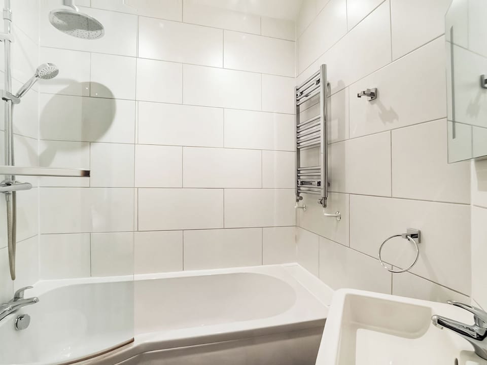 Bathroom | 4 Monkbar Mews - City Apartments, York