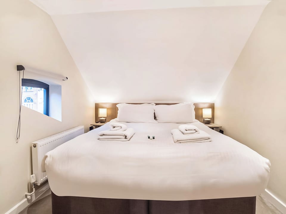 Double bedroom | 4 Monkbar Mews - City Apartments, York