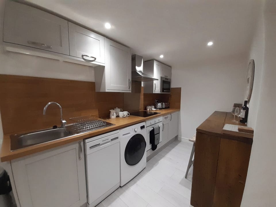 Kitchen | Cottage Apartment - Seaside Llandudno, Llandudno