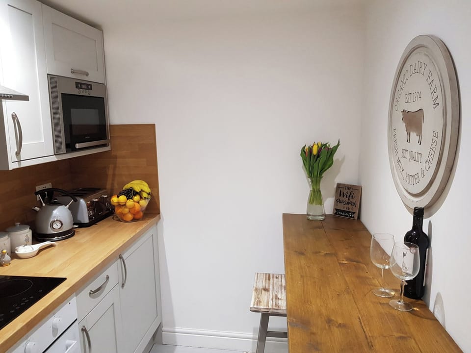 Kitchen | Cottage Apartment - Seaside Llandudno, Llandudno
