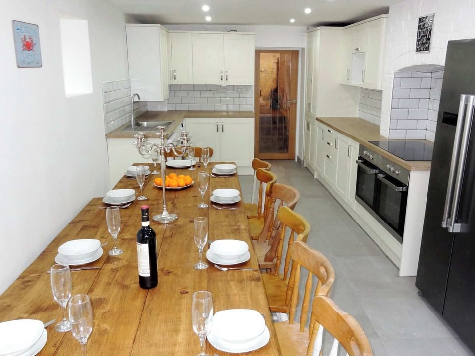 Kitchen/diner | Snowdon Retreat Villa, Llandudno