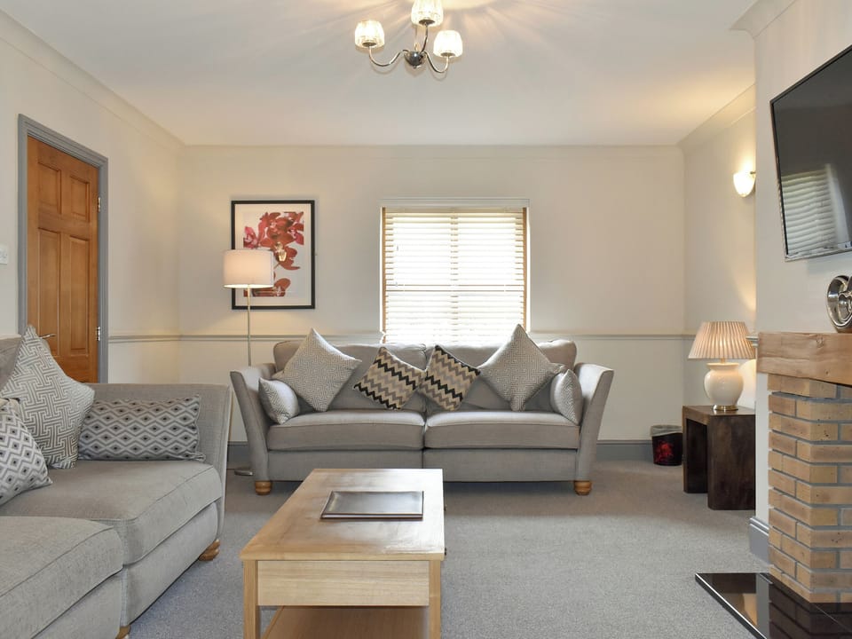 Living room | Ty Fynnon Cottage - Graiglwyd Springs Holiday Cottages, Penmaenmawr, near Conwy