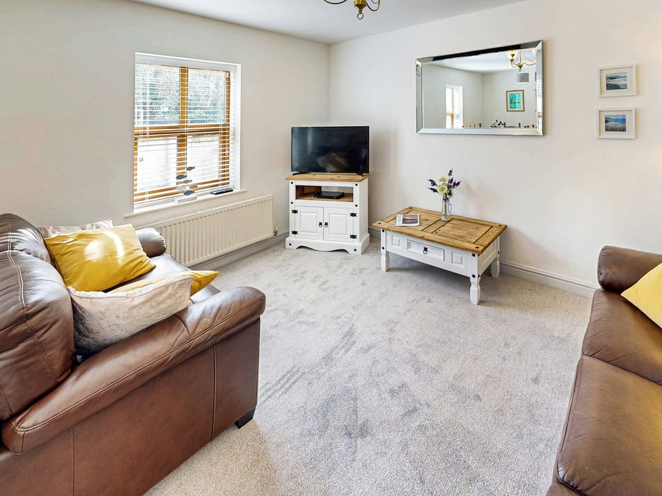 Living area | Oak Cottage - Graiglwyd Springs Holiday Cottages, Penmaenmawr, near Conwy