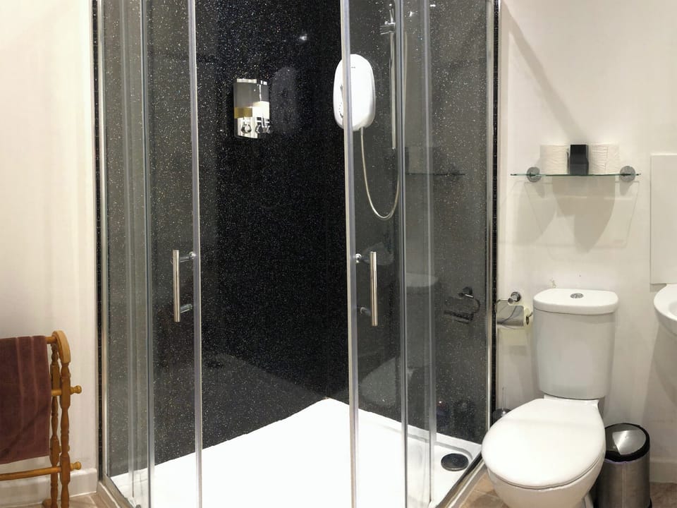 Shower room | Science - Old School Apartments, Dalavich