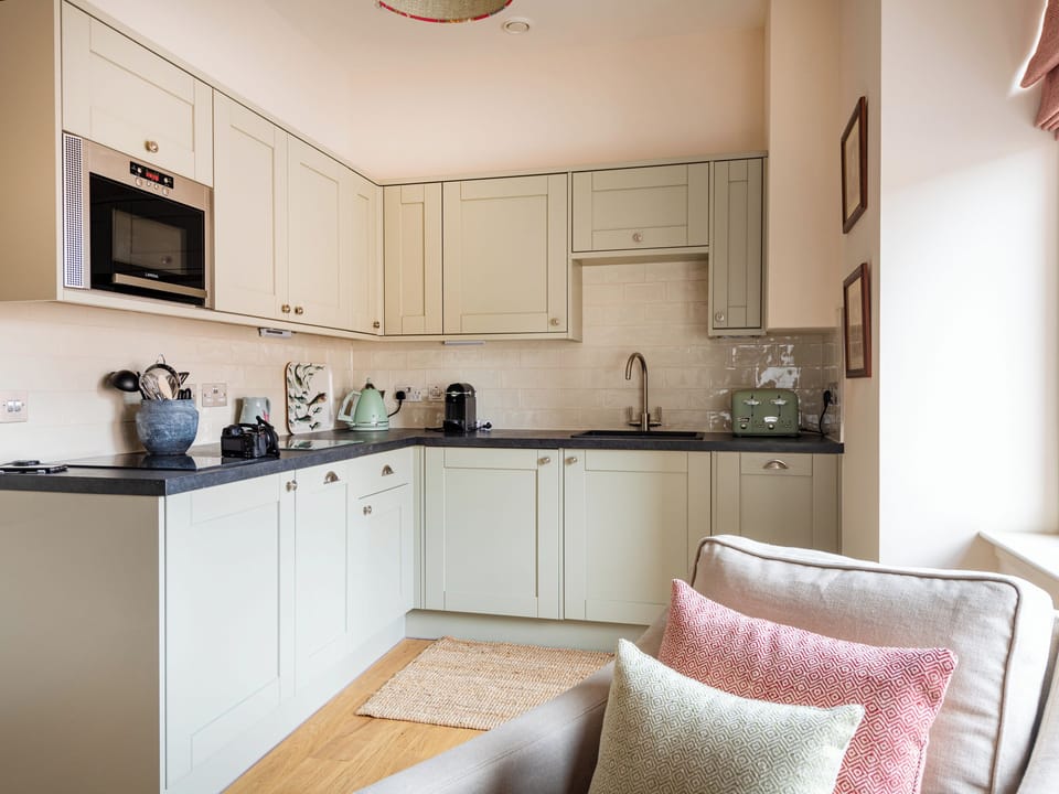 Kitchen | Tree House - Arthouse Apartments, Inverness