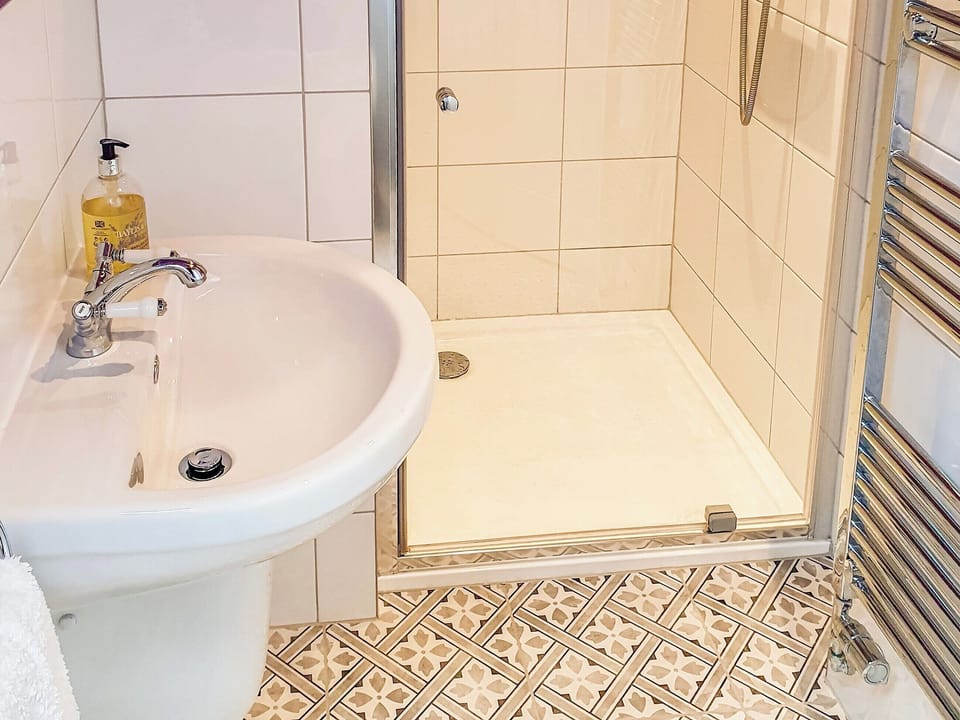 Bathroom | Oakbank Servant&rsquo;s Quarters - Pitlochry Self Catering, Pitlochry