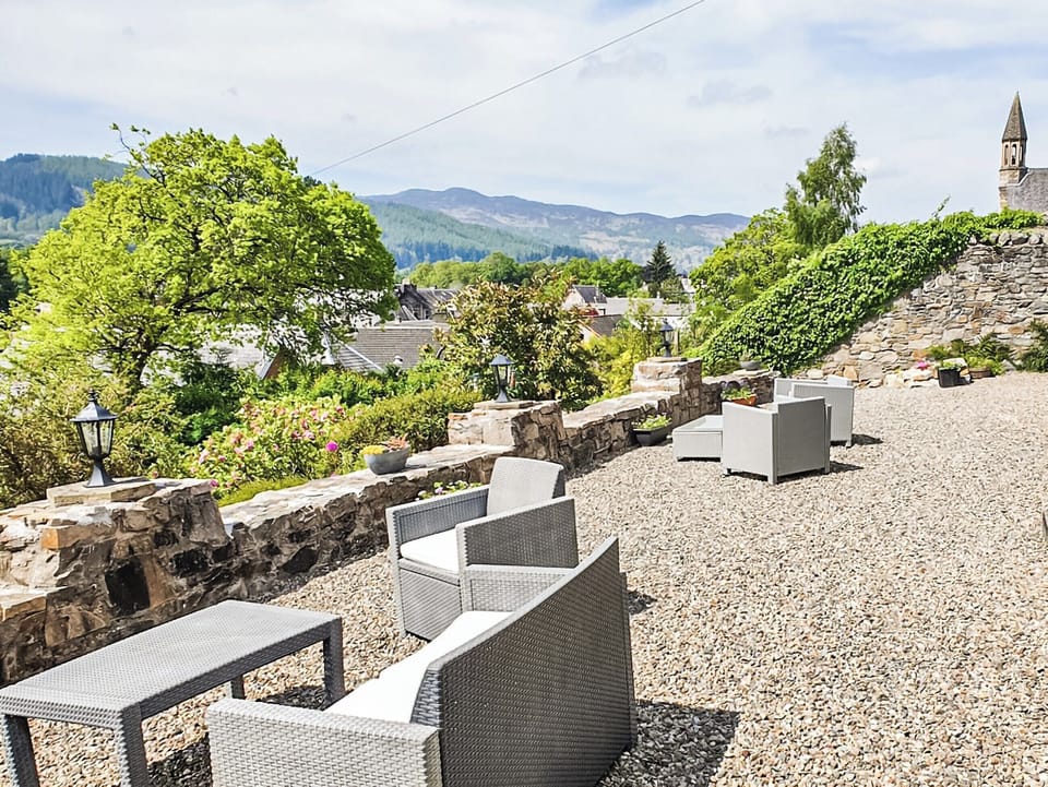 Sitting-out-area | Elmwood West - Pitlochry Self Catering, Pitlochry