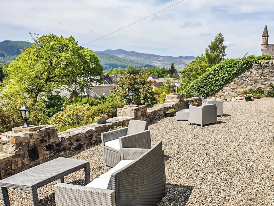 Sitting-out-area | Elmwood East - Pitlochry Self Catering, Pitlochry