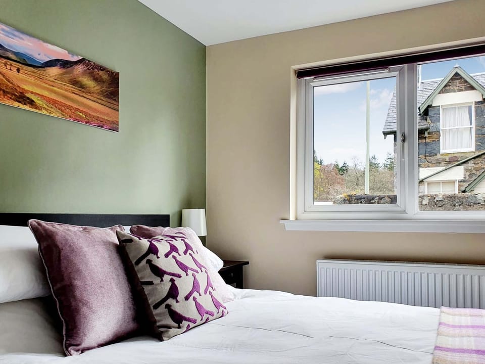 Double bedroom | Oakbank Cottage - Pitlochry Self Catering, Pitlochry
