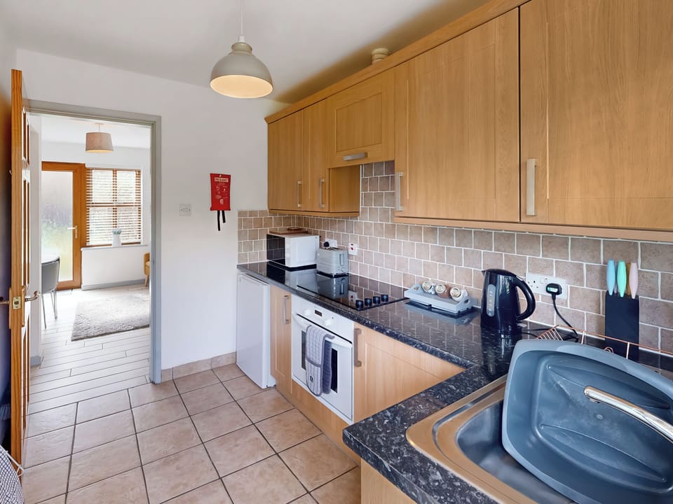Kitchen | Elm Cottage - Graiglwyd Springs Holiday Cottages, Penmaenmawr, near Conwy