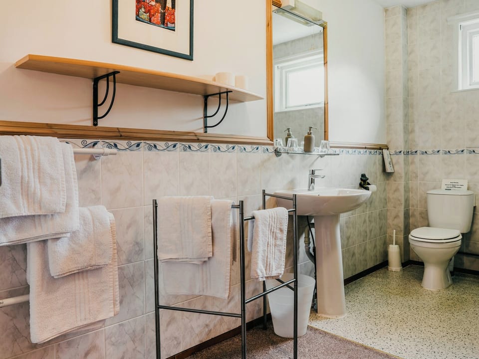 Bathroom | Lodge One - Heatheryhaugh Lodges, Moffat