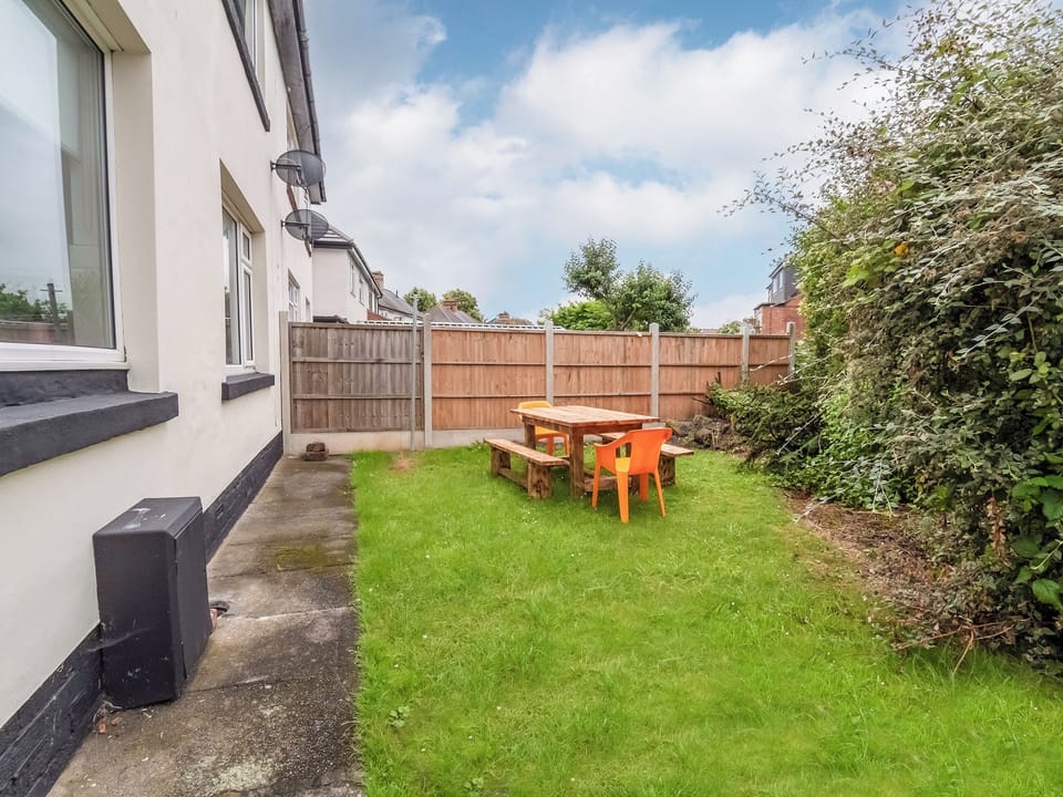 Garden | Stylish Hot Tub House, York