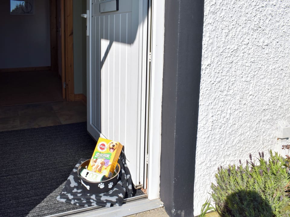 Dog friendly | Pine Cottage - Culmore Bridge Cottages, Sandhead