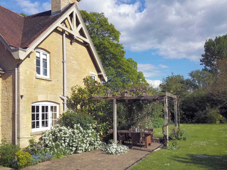 Garden with shaded patio area | Epsom - Bruern Holiday Cottages, Bruern, near Chipping Norton