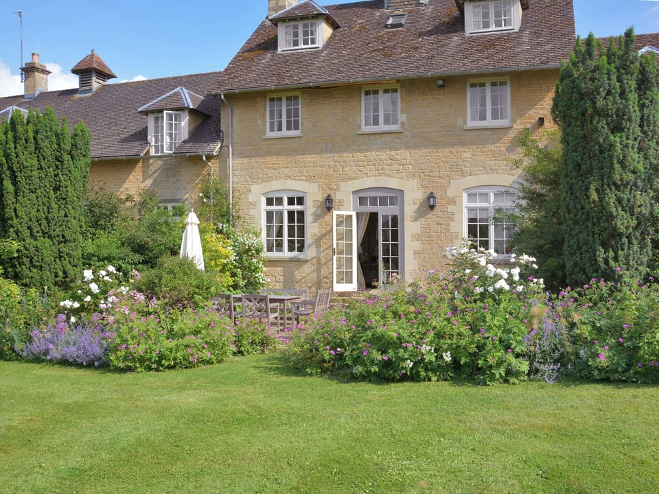 Lawned garden area accessed via patio doors | Sandown - Bruern Holiday Cottages, Bruern, near Chipping Norton