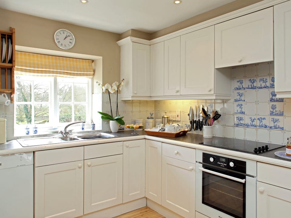 Light and airy fitted kitchen | Cheltenham - Bruern Holiday Cottages, Bruern, near Chipping Norton