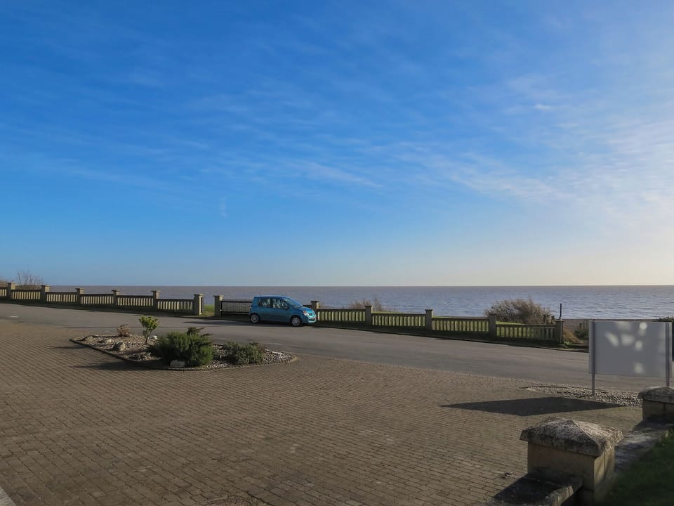 The beach is just a few yards from the property | 3 Ogilvie Lodge, Thorpeness, near Aldeburgh
