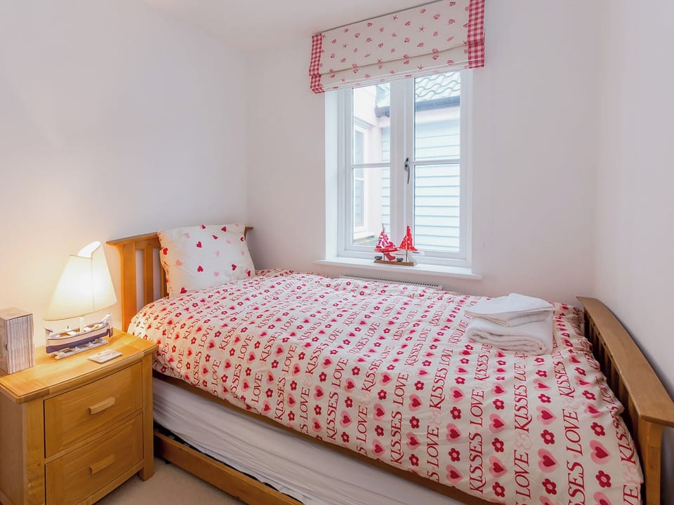 Single bedroom | The Lobster Pot - Aldeburgh Coastal Cottages, Aldeburgh, near Saxmundham