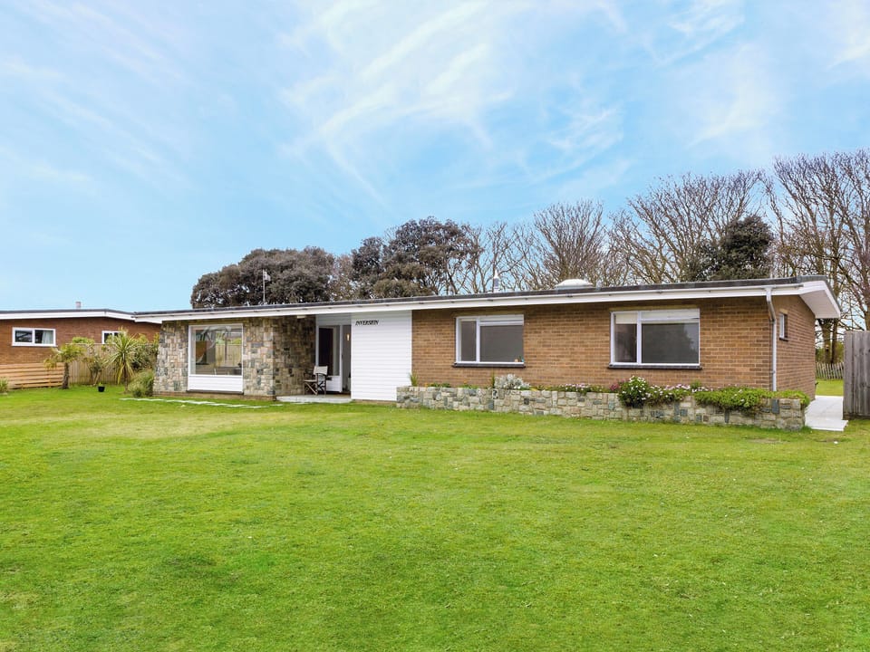 Attractive holiday bungalow | Invershin, Thorpeness, near Aldeburgh