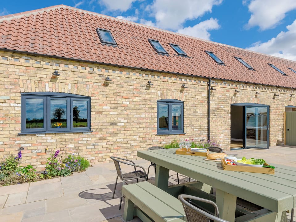 Charming patio area | Red Oak Barn - Ashlin Farm Barns, Dunholme, near Lincoln