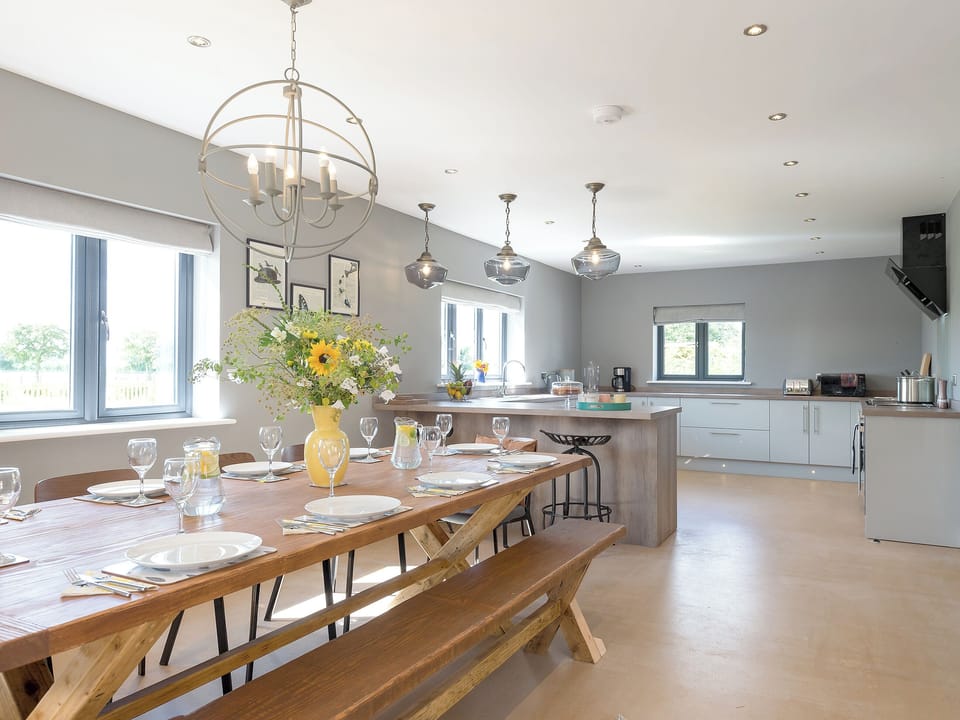 Lovely kitchen/ dining area | Red Oak Barn - Ashlin Farm Barns, Dunholme, near Lincoln