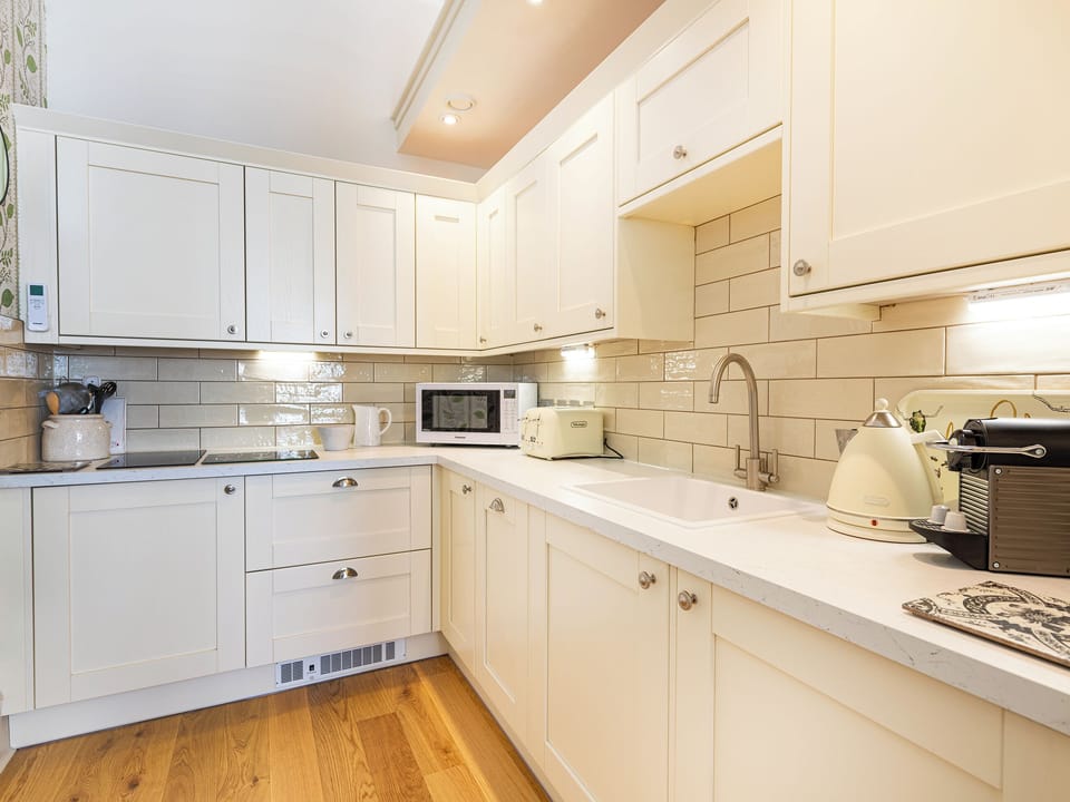 Kitchen | But n&rsquo; Ben - Arthouse Apartments, Inverness