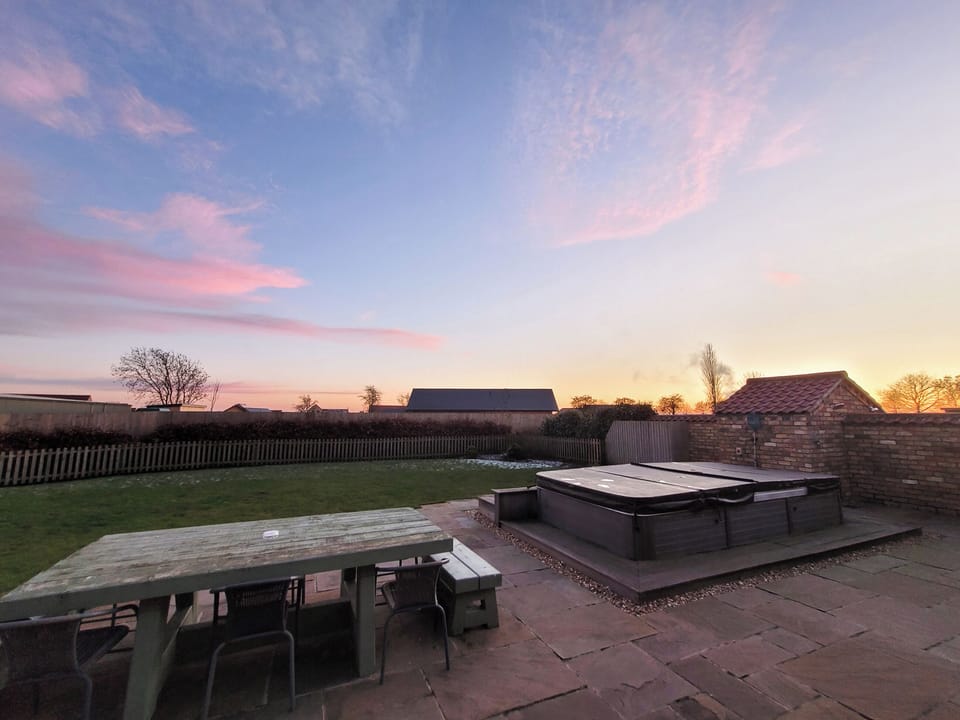 Hot tub and garden sunset view | Wild Cherry Barn - Ashlin Farm Barns, Dunholme, near Lincoln
