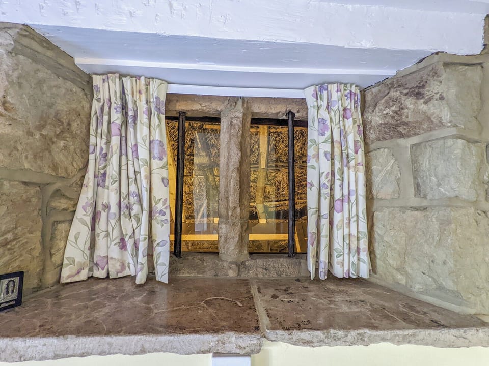 Double bedroom | Ye Olde Cottage, Niton, near Ventnor