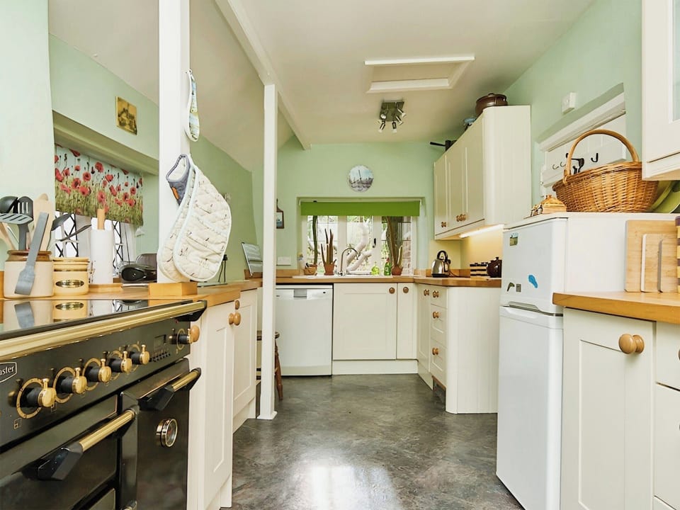 Kitchen | Ye Olde Cottage, Niton, near Ventnor