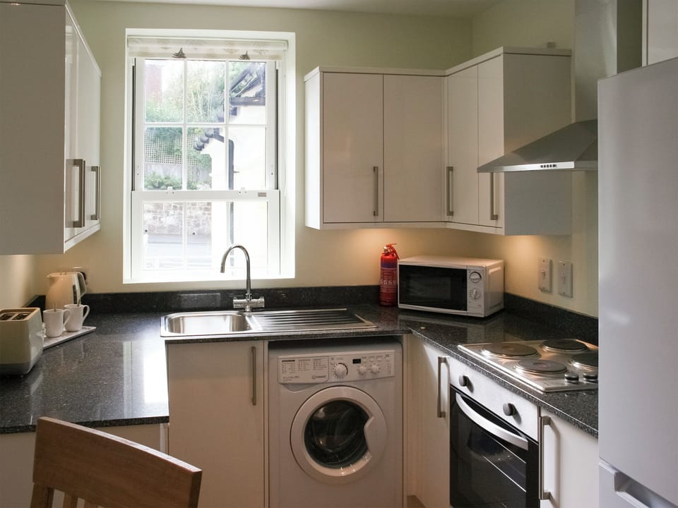 Well-equipped kitchen with dining area | Highlands Apartment 2 - The Highlands, Shanklin