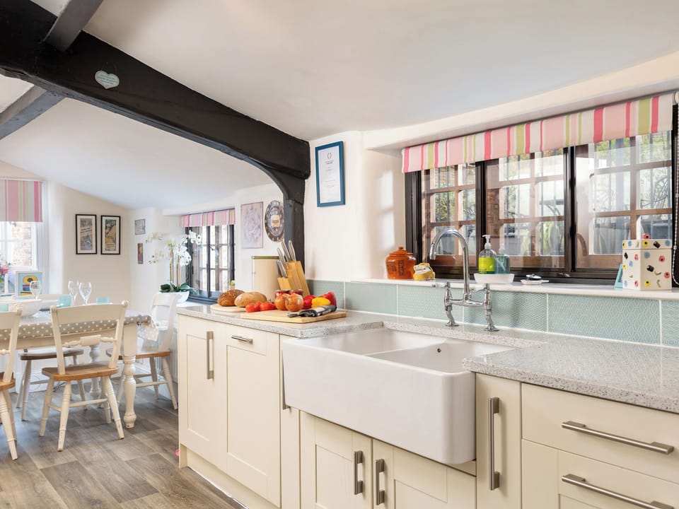 Wonderful kitchen/diner with a double Belfast sink | The Old Sweet Shop - Vicarage Road Holiday Cottages, Minehead
