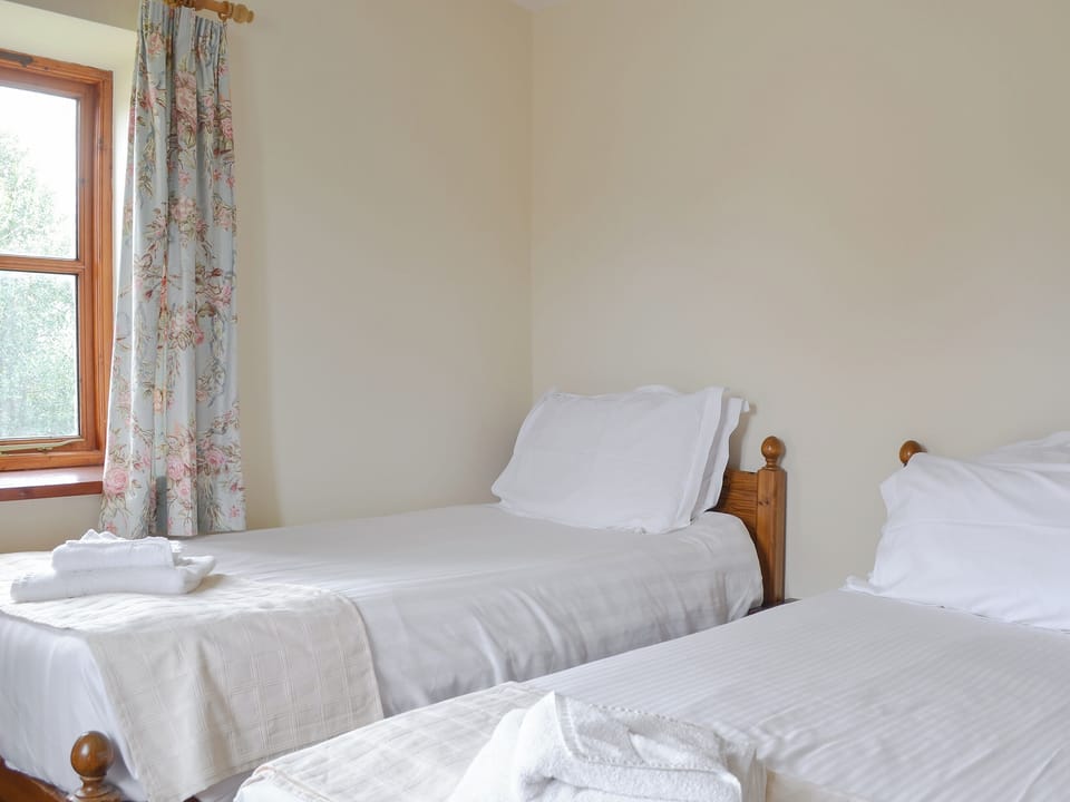 Twin bedroom | The Onibury - Upper Onibury Cottages, Onibury, near Ludlow