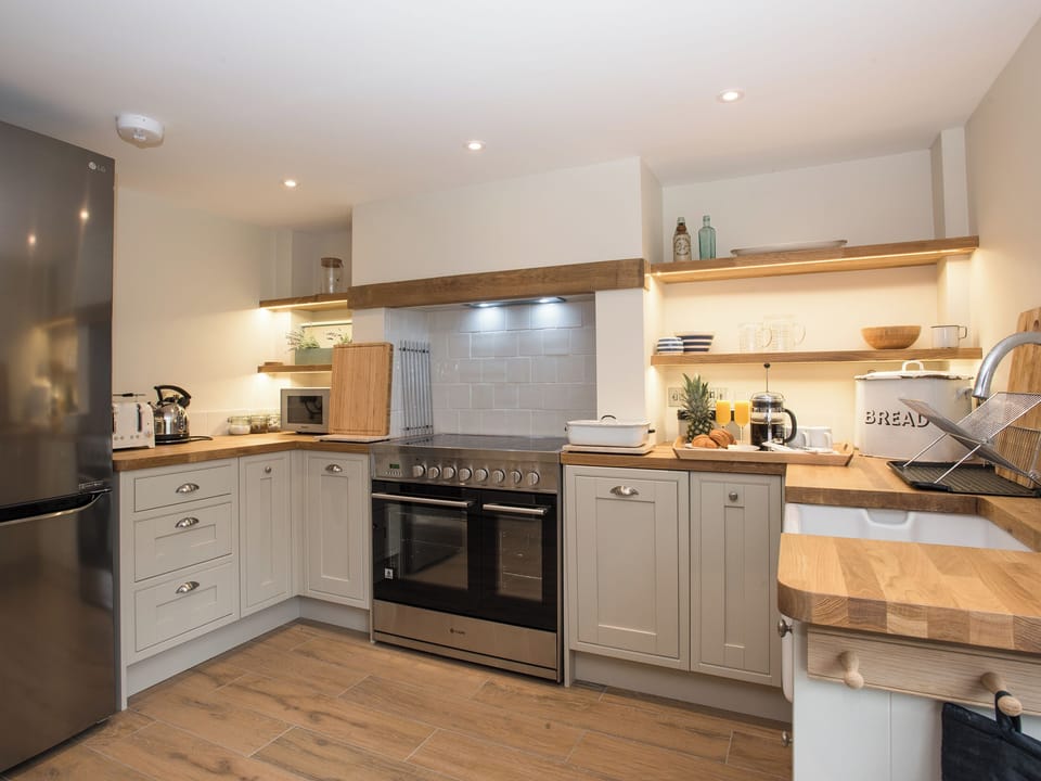 well appointed kitchen | Estate Cottage, Worstead, near North Walsham
