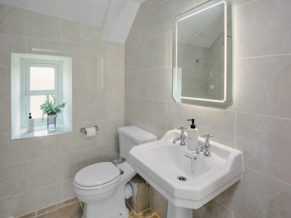 Bathroom | Thatcher&rsquo;s Cottage - Rudge Farm Cottages, Chilcombe, near Bridport
