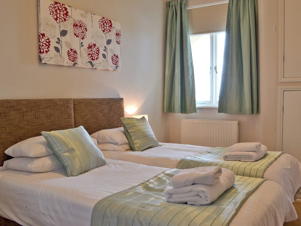 Twin bedroom | Apartment 14 - Astor House, Torquay
