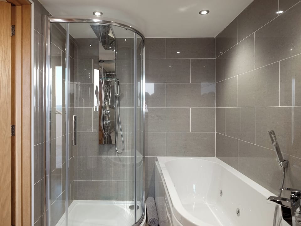 Hi-spec bathroom with separate bath and shower cubicle | Dreamcatcher - Wooldown Holiday Cottages, Marhamchurch, near Bude