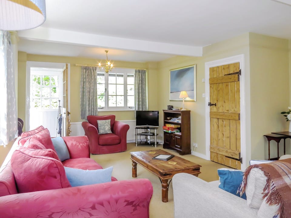 Comfortable living/ dining room | Whinlands, Thorpeness, near Aldeburgh