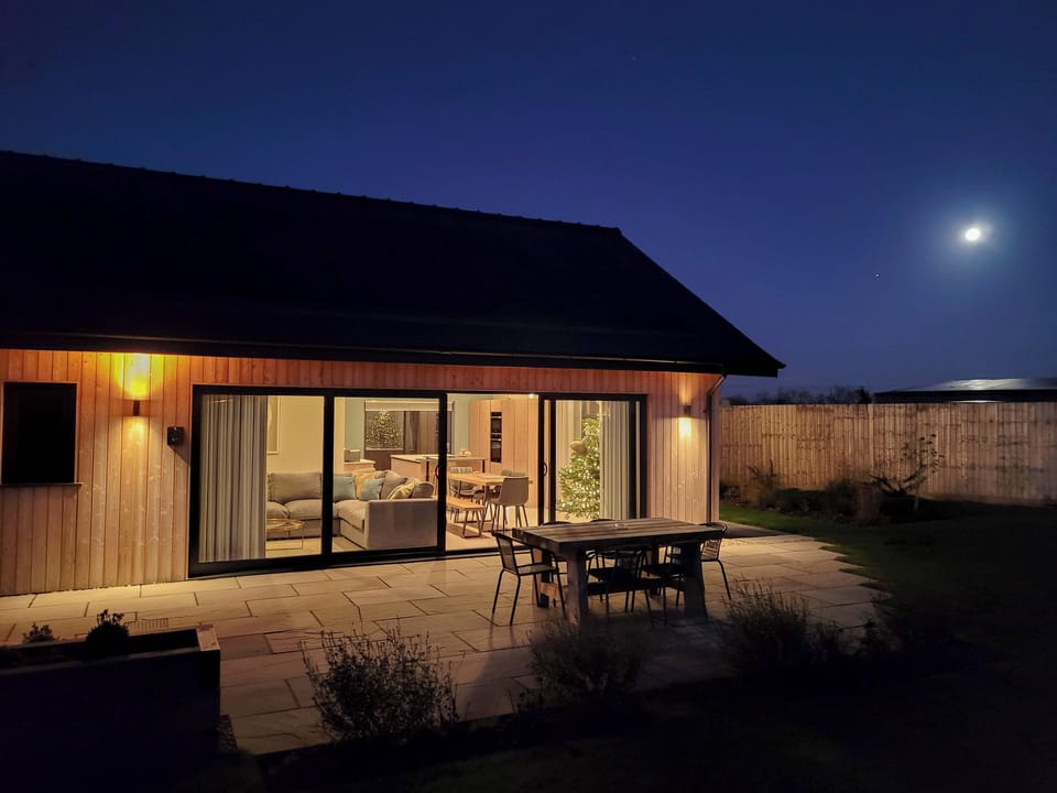 Exterior | Blue Iris Cottage - Ashlin Farm Barns, Dunholme, near Lincoln