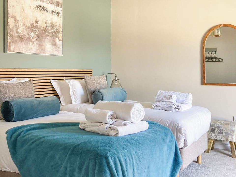 Twin bedroom | Blue Iris Cottage - Ashlin Farm Barns, Dunholme, near Lincoln