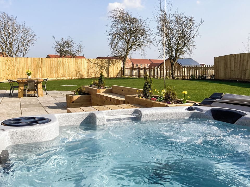 Hot tub | Blue Iris Cottage - Ashlin Farm Barns, Dunholme, near Lincoln
