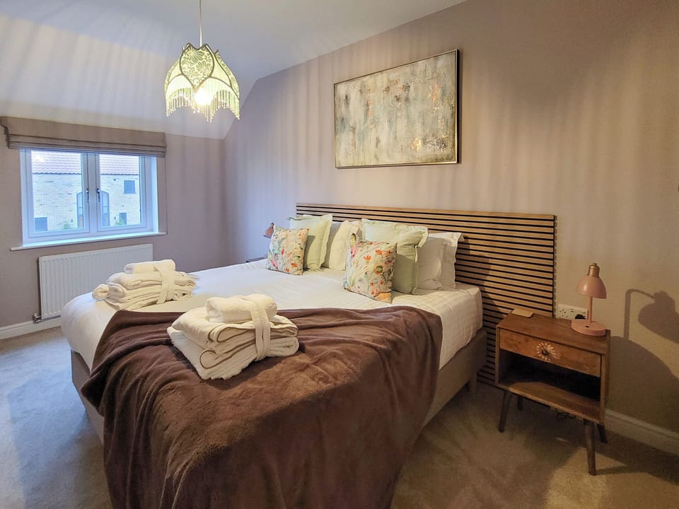 Double bedroom | Walnut House - Ashlin Farm Barns, Dunholme, near Lincoln