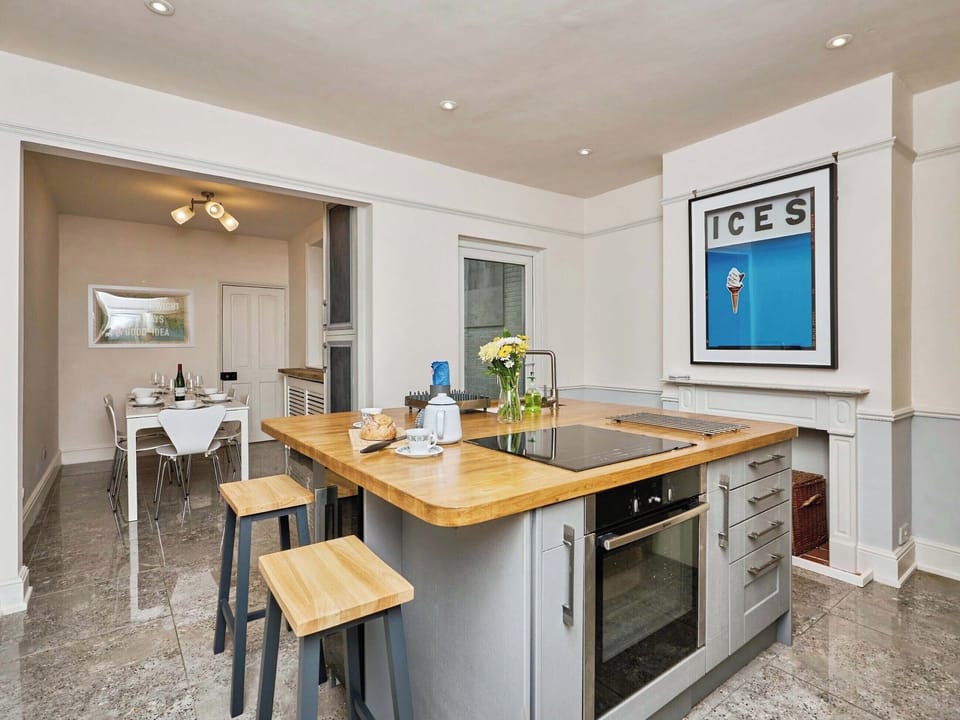 Kitchen | Seabreeze Cottage, Cowes
