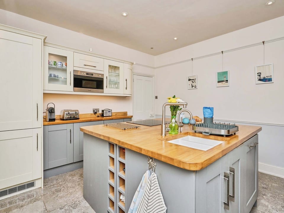Kitchen | Seabreeze Cottage, Cowes
